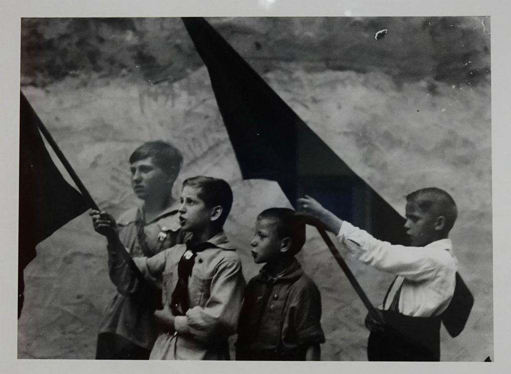 En 1930, Tina Modotti séjourne brièvement à Berlin. Ici Jeunes Pionniers de l'Union soviétique